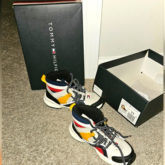 Tommy Hilfiger kids sneakers NEW - Picture 1 of 3